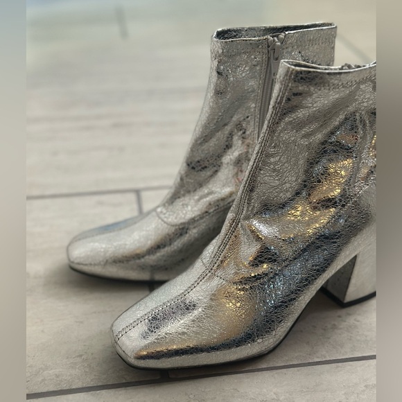 BC Footwear By Seychelles - Unforgettable Ankle Boot in Silver- size 8.5 - NWOB - Picture 7 of 13